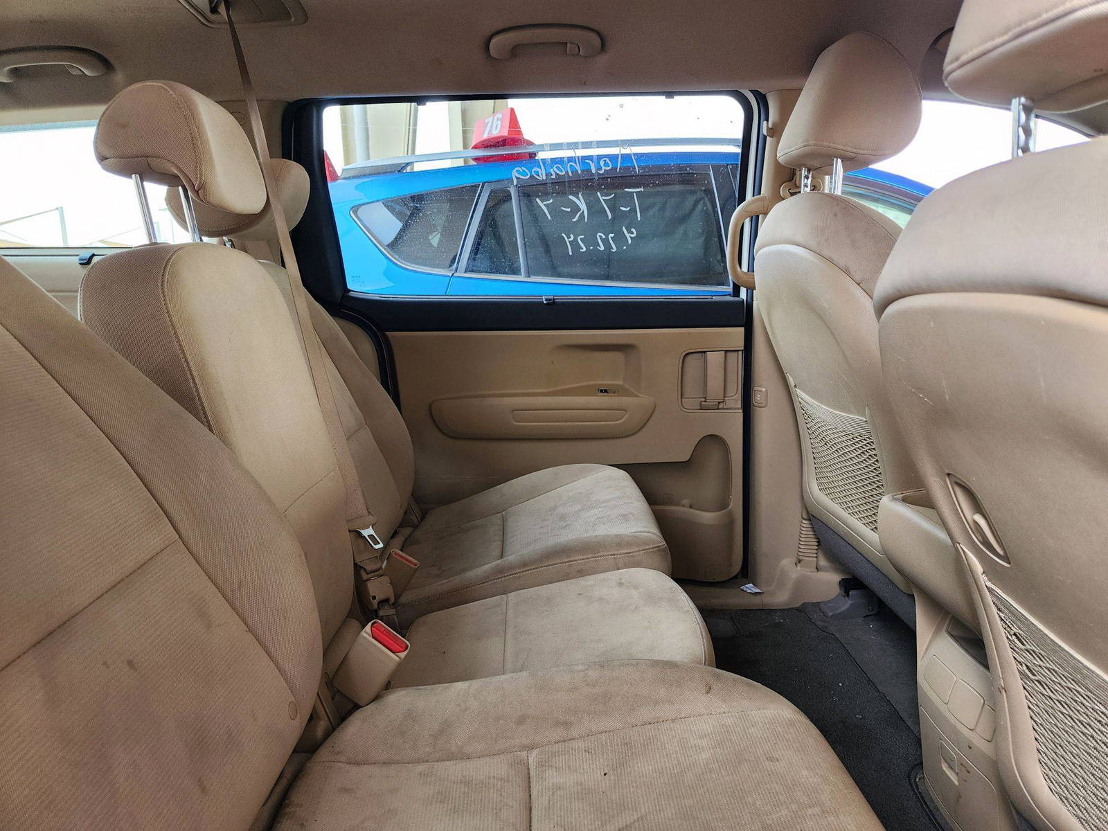 2015 KIA SEDONA — 181613 Miles — Lot 38901634 — Souq - Marhaba Auctions Used Cars - Image 4