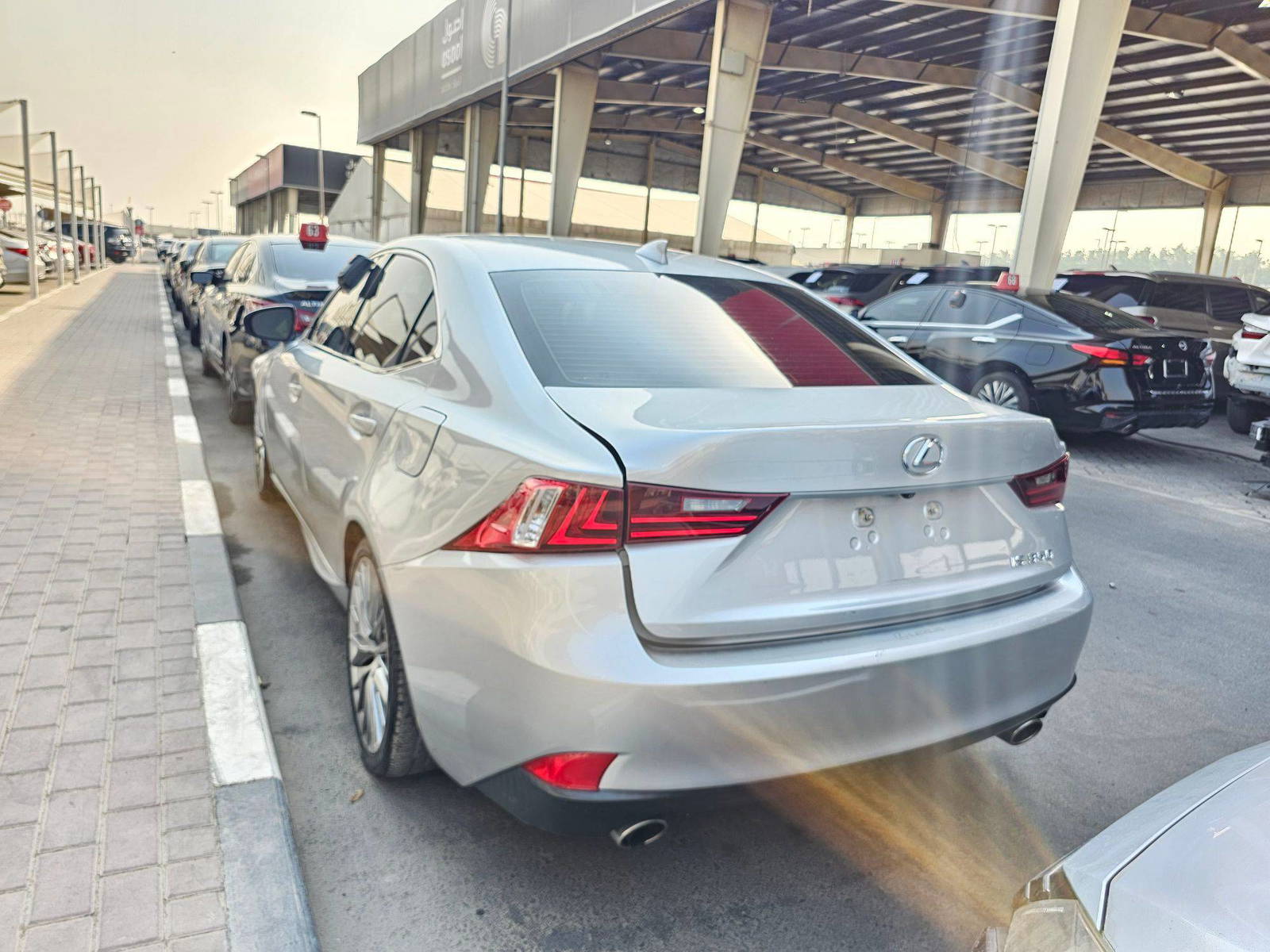 2016 LEXUS IS 300 — 186391 KM — Lot 22G5006431 — Souq - Marhaba Auctions Used Cars - Image 3