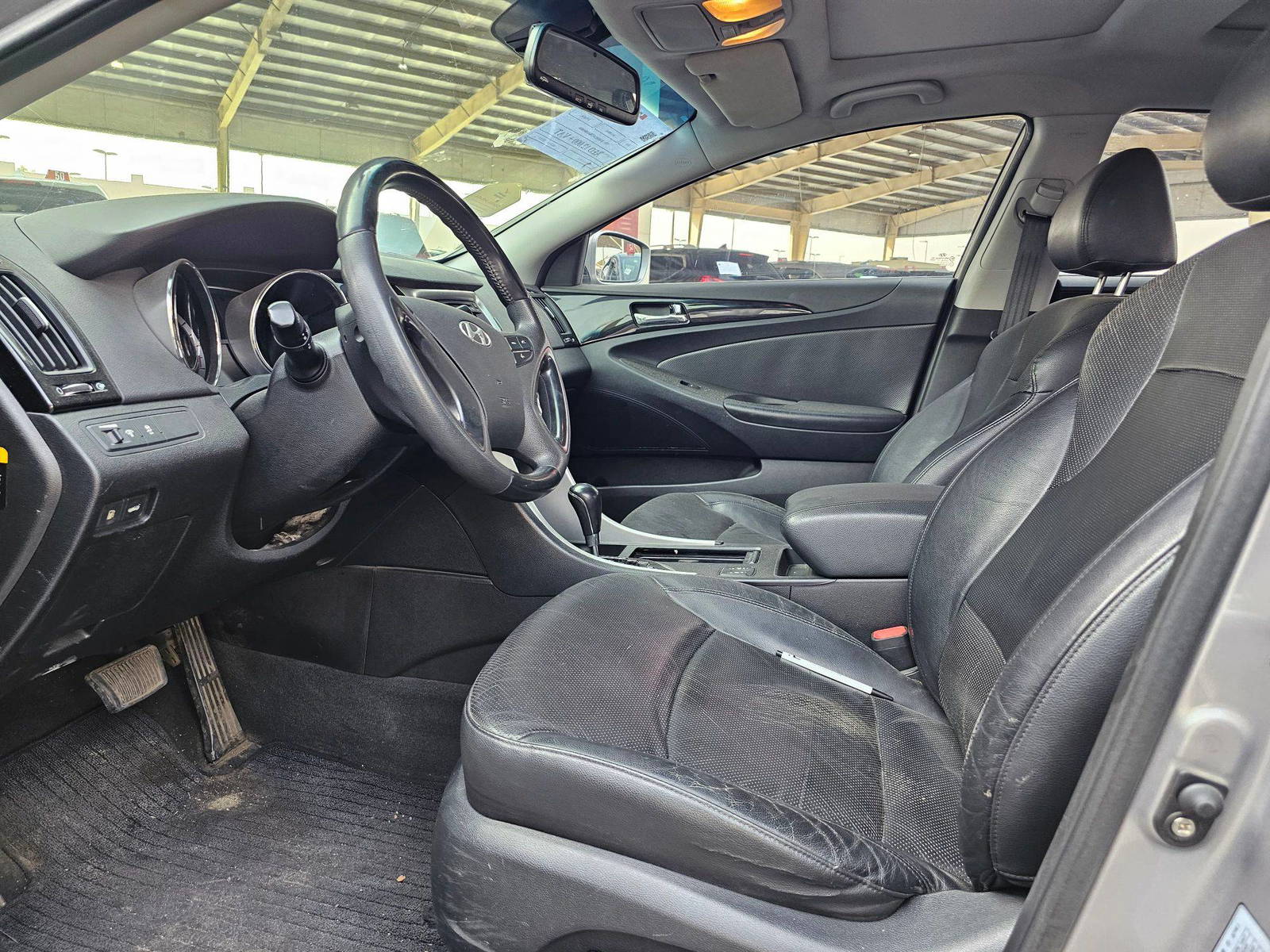 2010 HYUNDAI SONATA — 199554 KM — Lot AA069804 — Souq - Marhaba Auctions Used Cars - Image 9