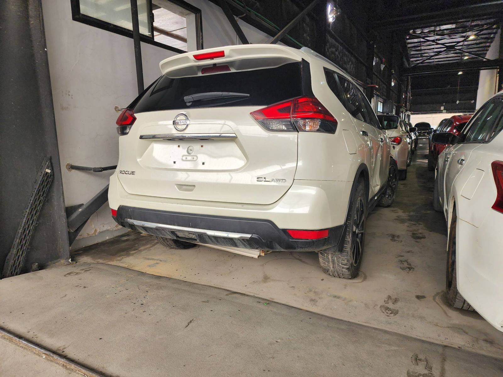 2017 NISSAN ROGUE — 202197 KM — Lot 862400 — Souq - Marhaba Auctions Used Cars - Image 5