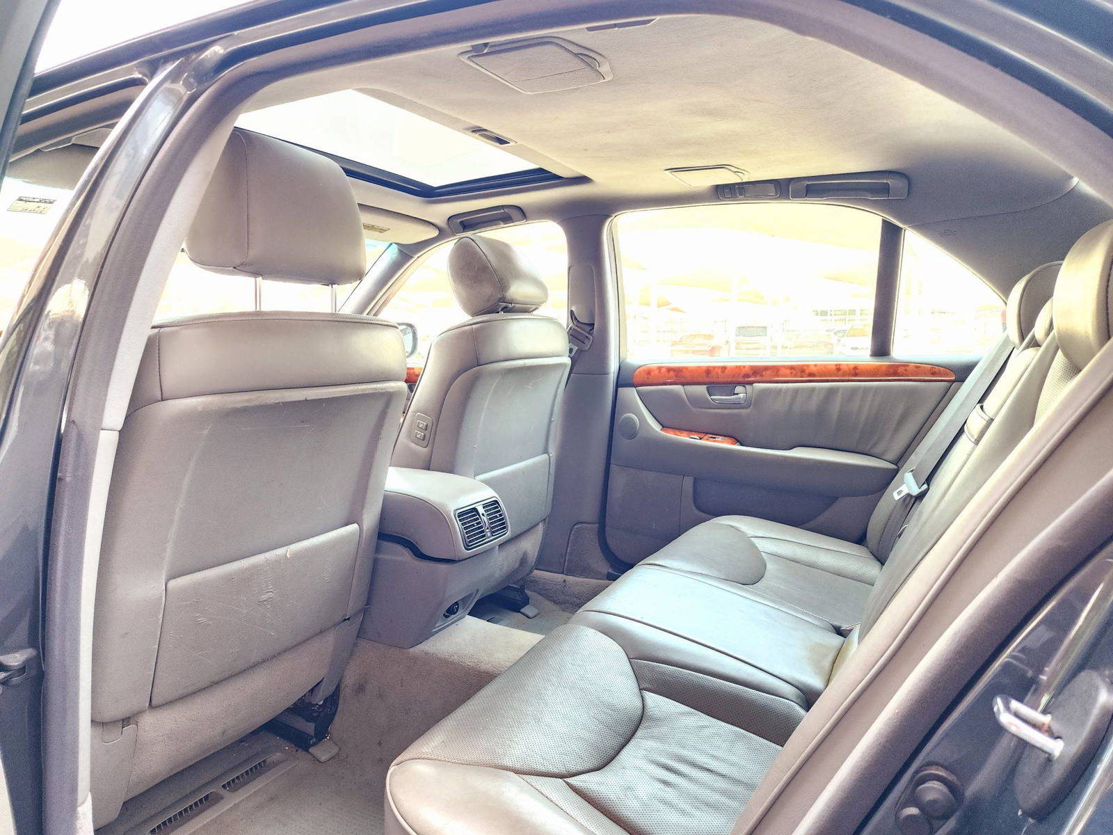 2005 LEXUS LS 430 — 266945 Miles — Lot 55008522 — Souq - Marhaba Auctions Used Cars - Image 6