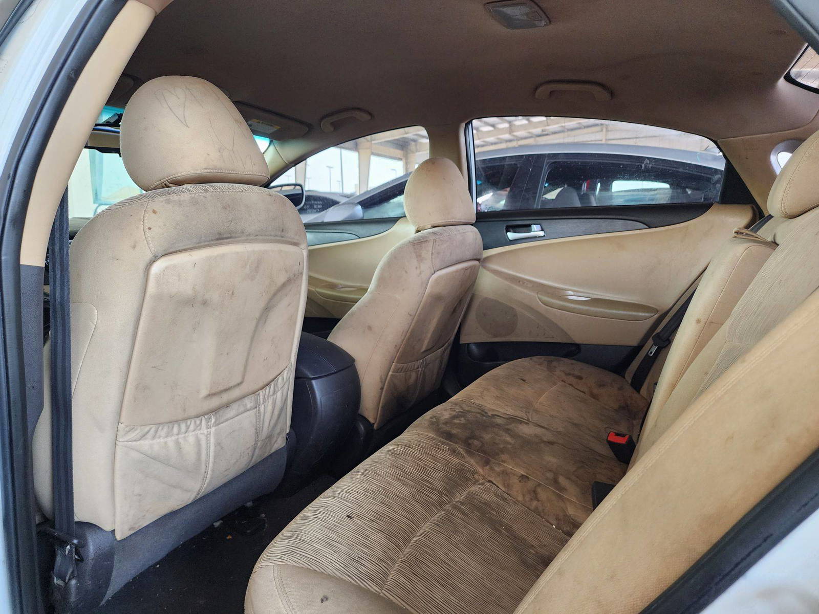 2012 HYUNDAI SONATA — 157724 Miles — Lot 39323572 — Souq - Marhaba Auctions Used Cars - Image 5