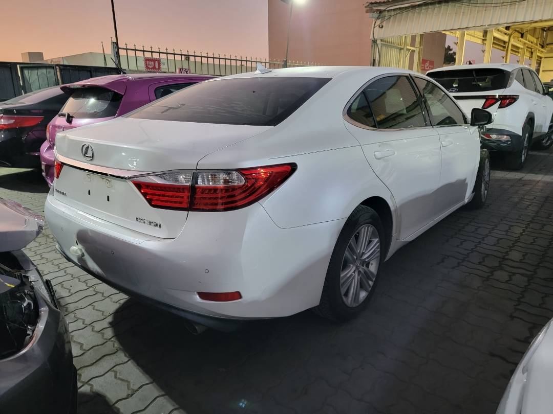 2014 LEXUS ES 350 — 140312 Miles — Lot 2E2097160 — Main - Marhaba Auctions Used Cars - Image 5