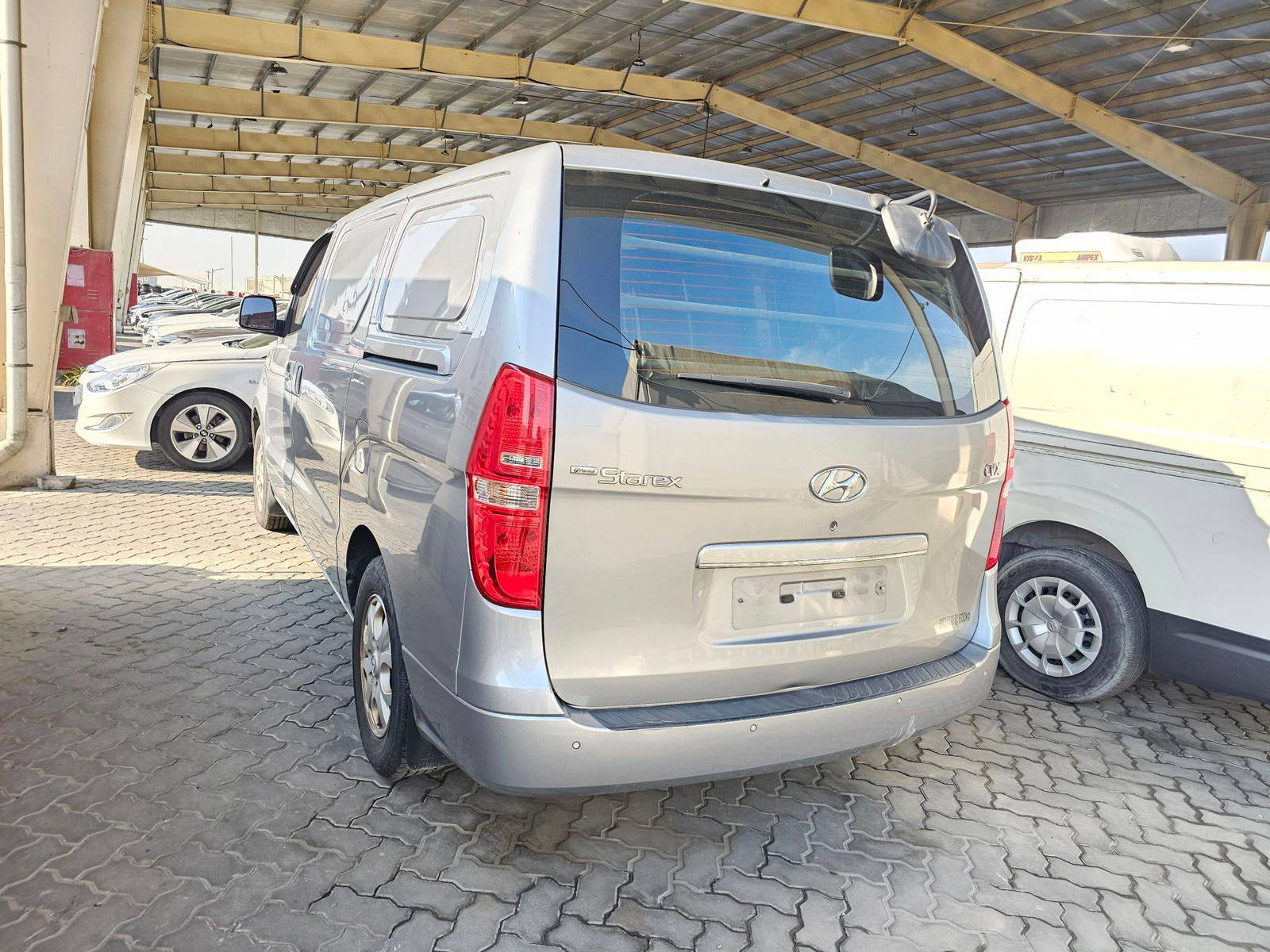2015 HYUNDAI GRAND STAREX — 308455 KM — Lot 656472 — Main - Marhaba Auctions Used Cars - Image 3