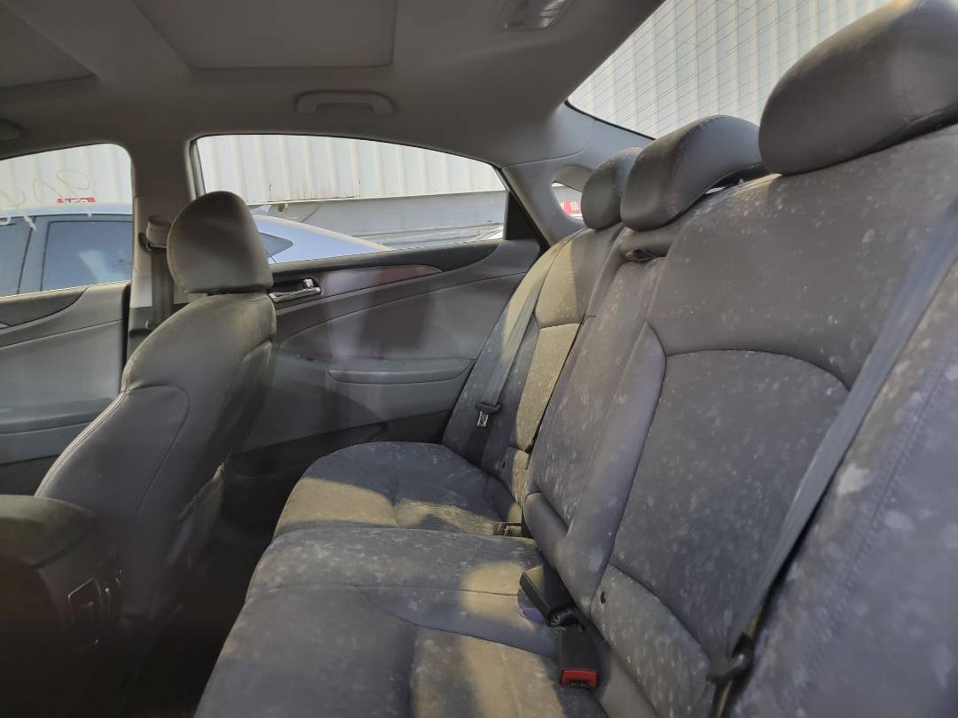 2013 HYUNDAI SONATA — 202174 KM — Lot 087800 — Souq - Marhaba Auctions Used Cars - Image 6