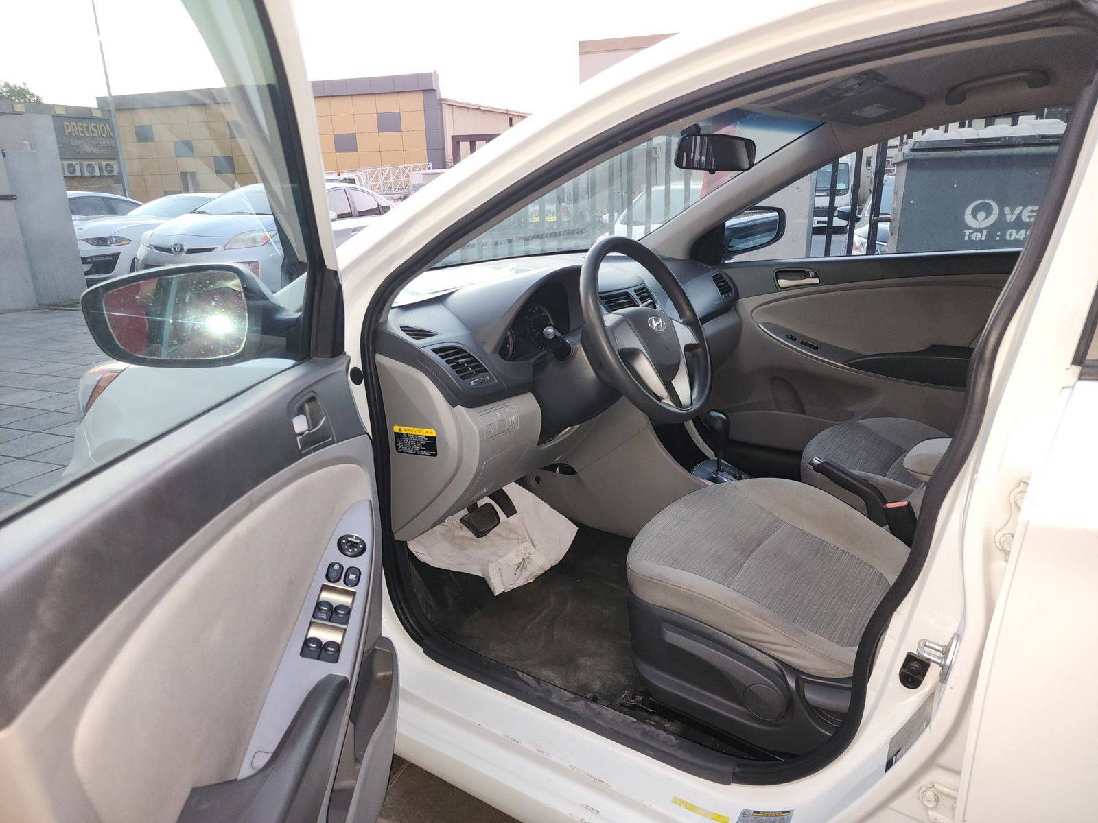 2016 HYUNDAI ACCENT — 140144 Miles — Lot 004054 — Al Quoz - Marhaba Auctions Used Cars - Image 9