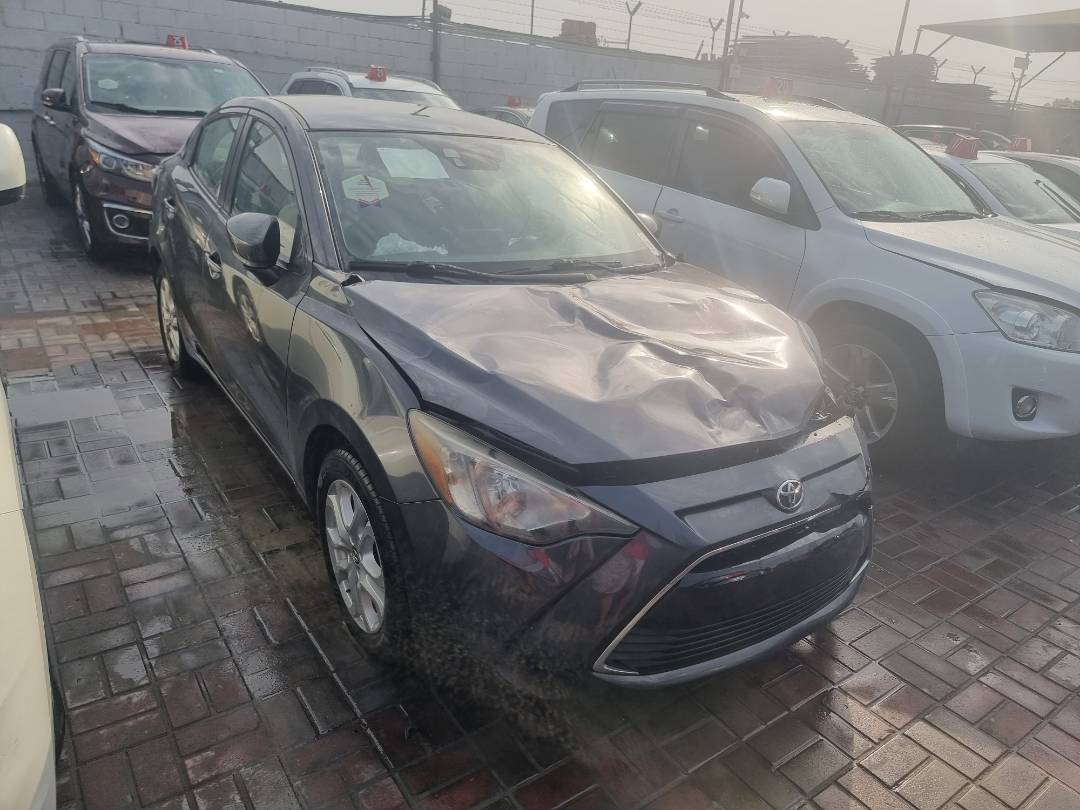 Toyota Yaris 2017 view 2