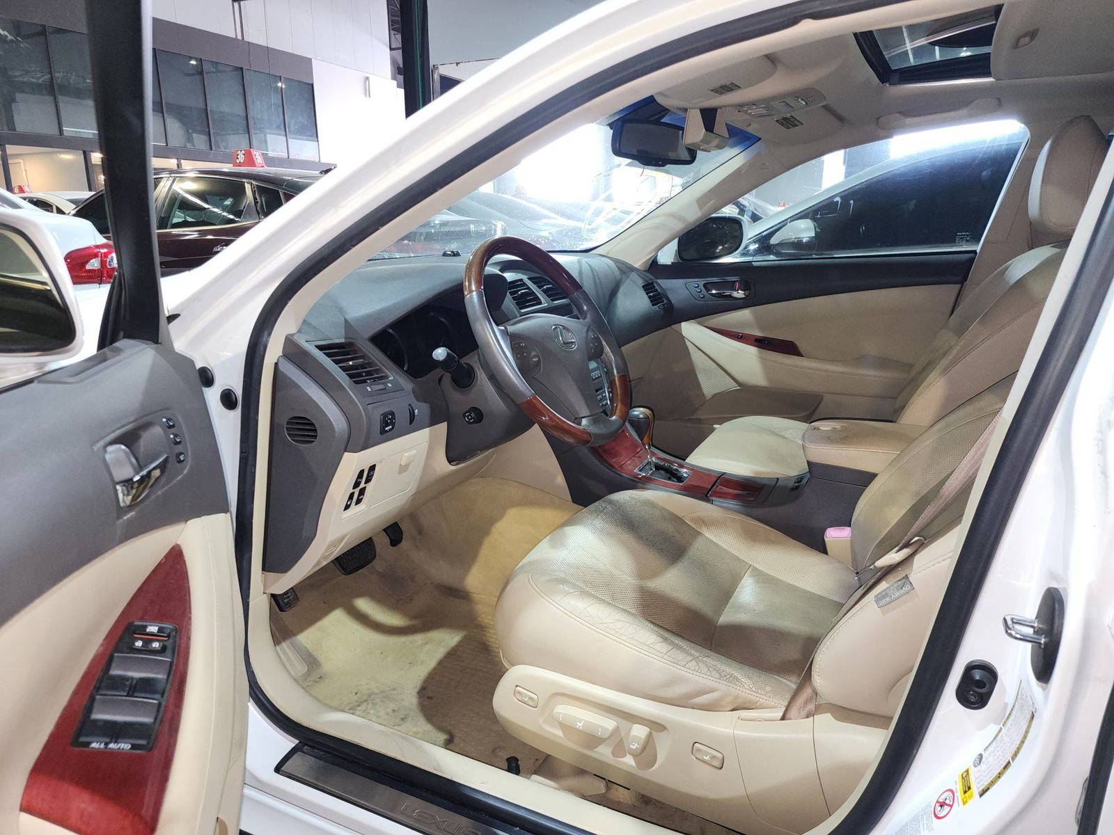 2009 LEXUS ES 350 — 172455 Miles — Lot 2310783 — Al Quoz - Marhaba Auctions Used Cars - Image 9