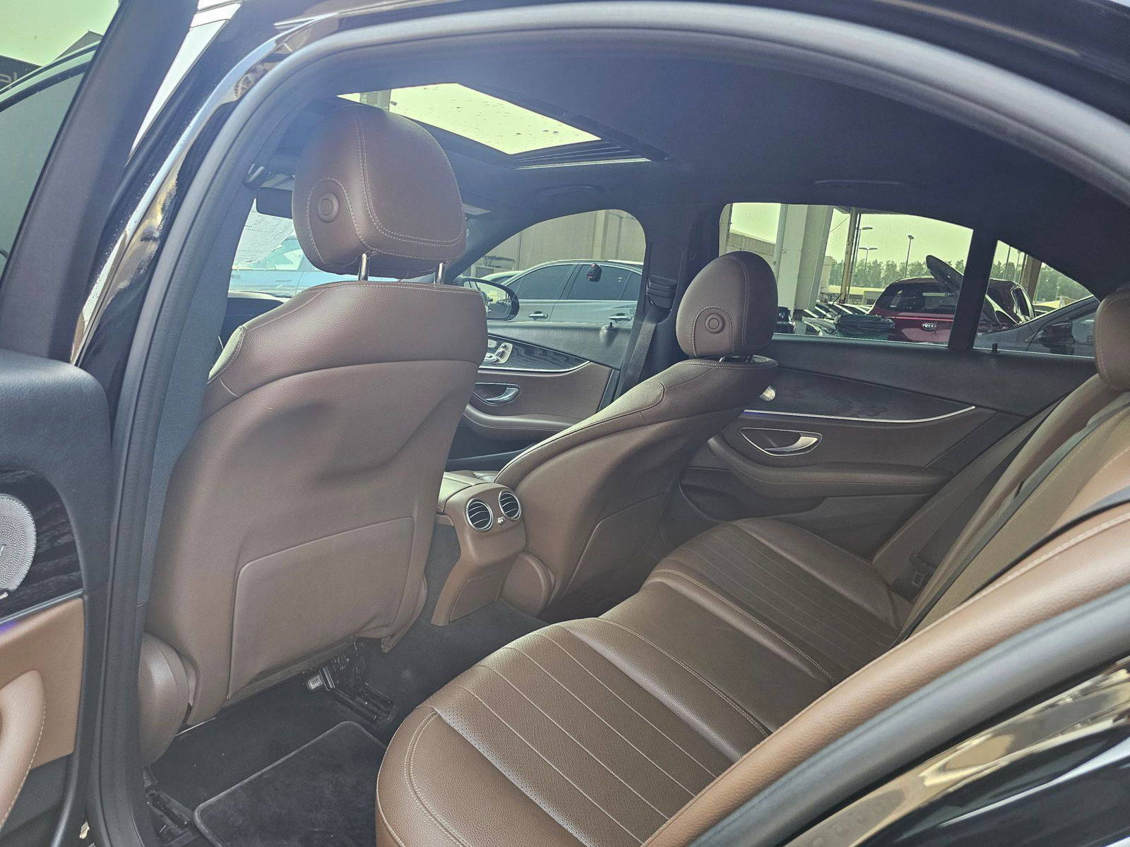 2017 MERCEDES BENZ E-300 — 145334 KM — Lot B9HA060754 — Souq - Marhaba Auctions Used Cars - Image 6