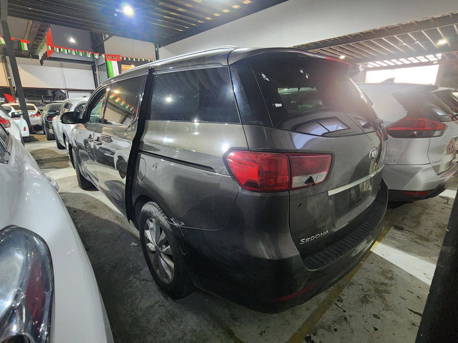 2017 KIA SEDONA — 165958 Miles — Lot C15H6256346 — Souq - Marhaba Auctions Used Cars - Image 6