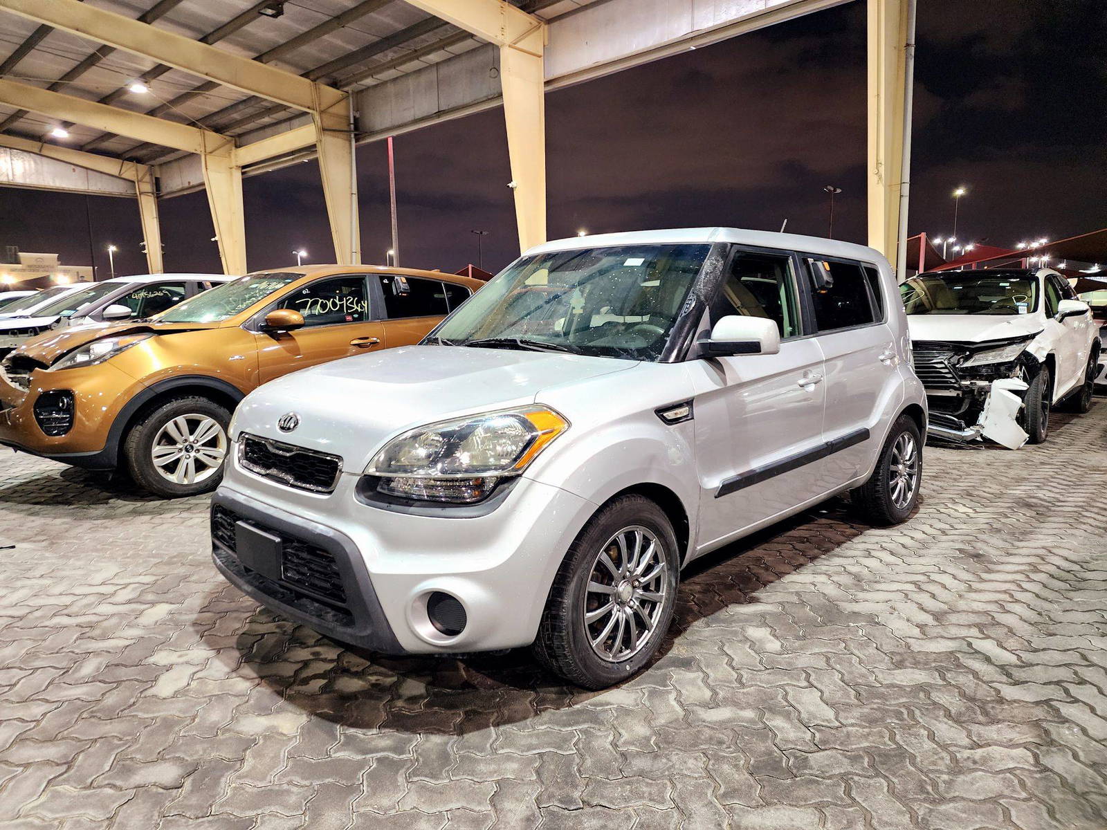 2013 KIA SOUL — 218085 Miles — Lot D7772355 — Souq - Marhaba Auctions Used Cars - Image 5