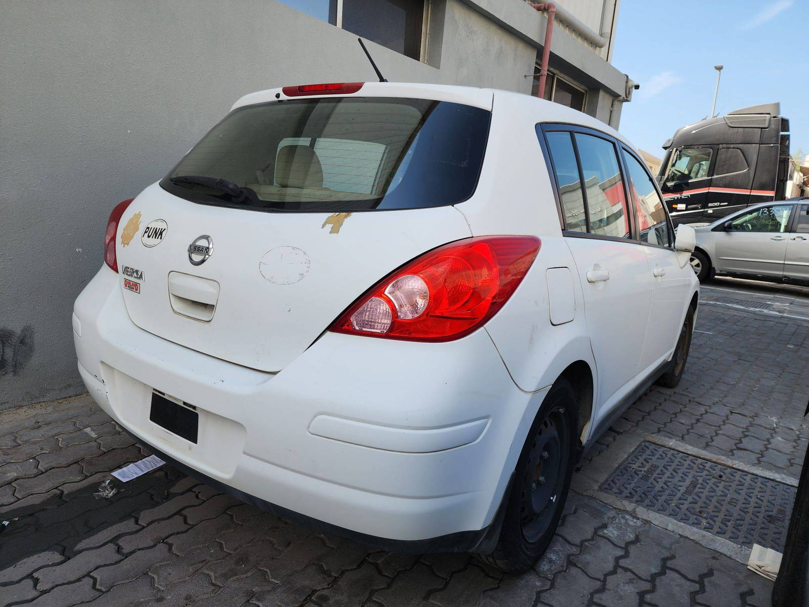2011 NISSAN VERSA — 153993 Miles — Lot 40892343 — Al Quoz - Marhaba Auctions Used Cars - Image 4