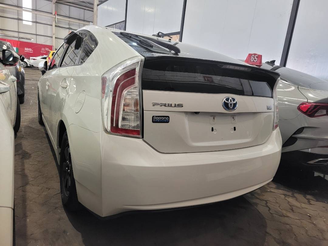2015 TOYOTA PRIUS — 427915 Miles — Lot 427 915 — Main - Marhaba Auctions Used Cars - Image 3