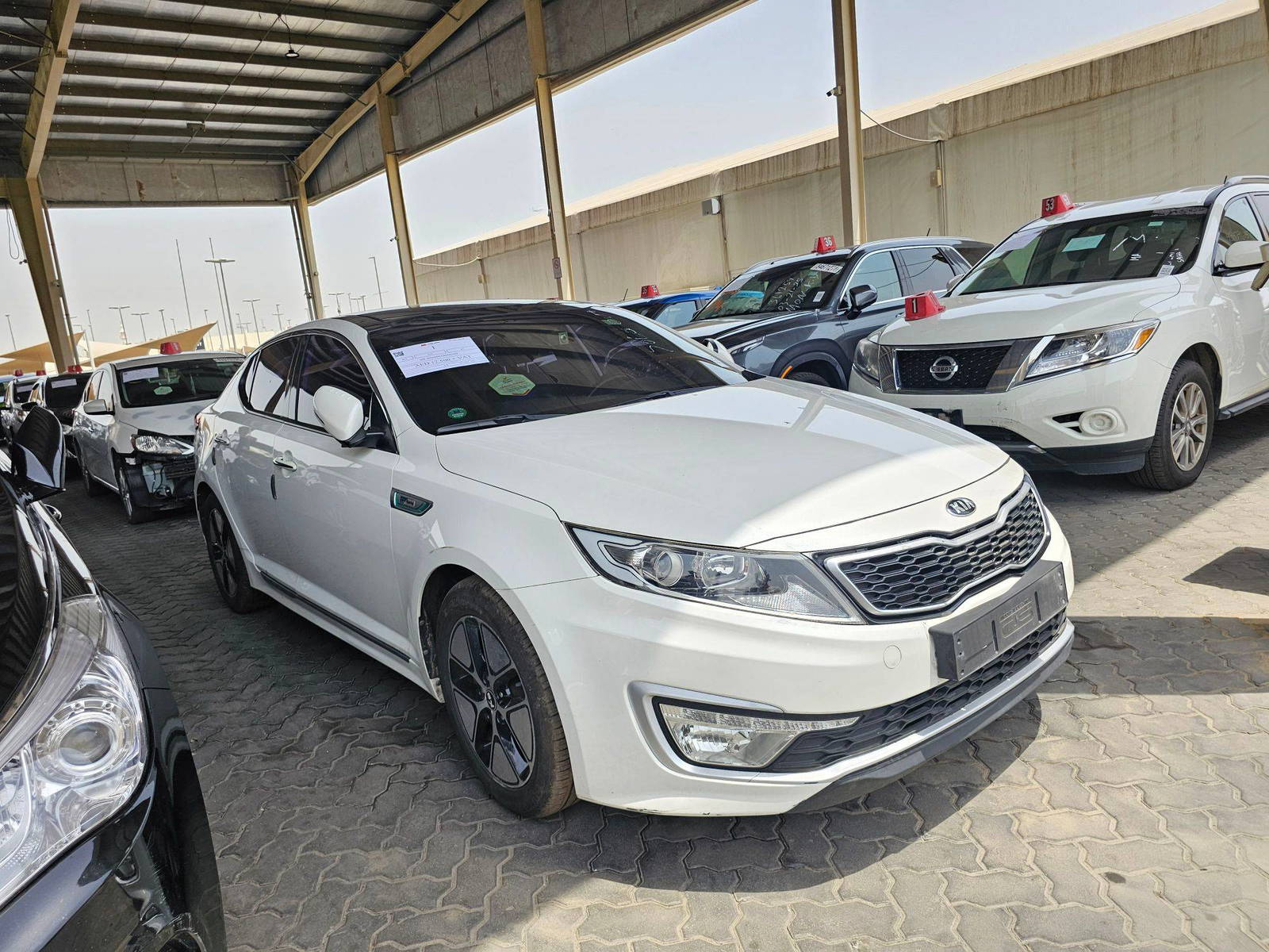 2013 KIA K5 — 187132 KM — Lot 27520 — Souq - Marhaba Auctions Used Cars - Image 4