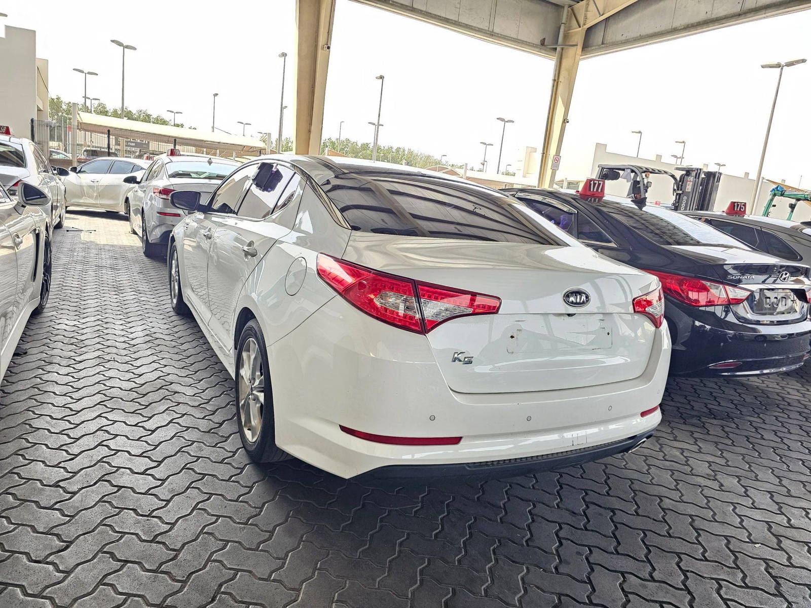 2011 KIA K5 — 178232 KM — Lot BBA129907 — Souq - Marhaba Auctions Used Cars - Image 5