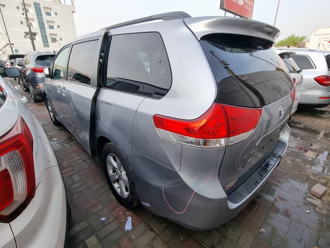 2011 TOYOTA SIENNA — 195907 Miles — Lot 147300 — Ind. 12 - Marhaba Auctions Used Cars - Image 5