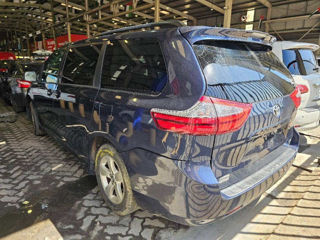 TOYOTA SIENNA