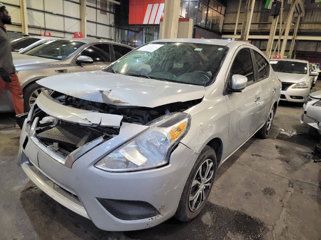NISSAN VERSA