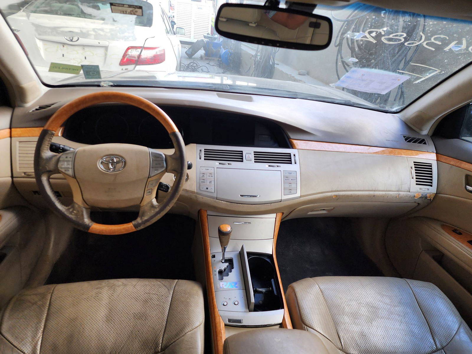 2005 TOYOTA AVALON — 195166 Miles — Lot 40688456 — Main - Marhaba Auctions Used Cars - Image 4