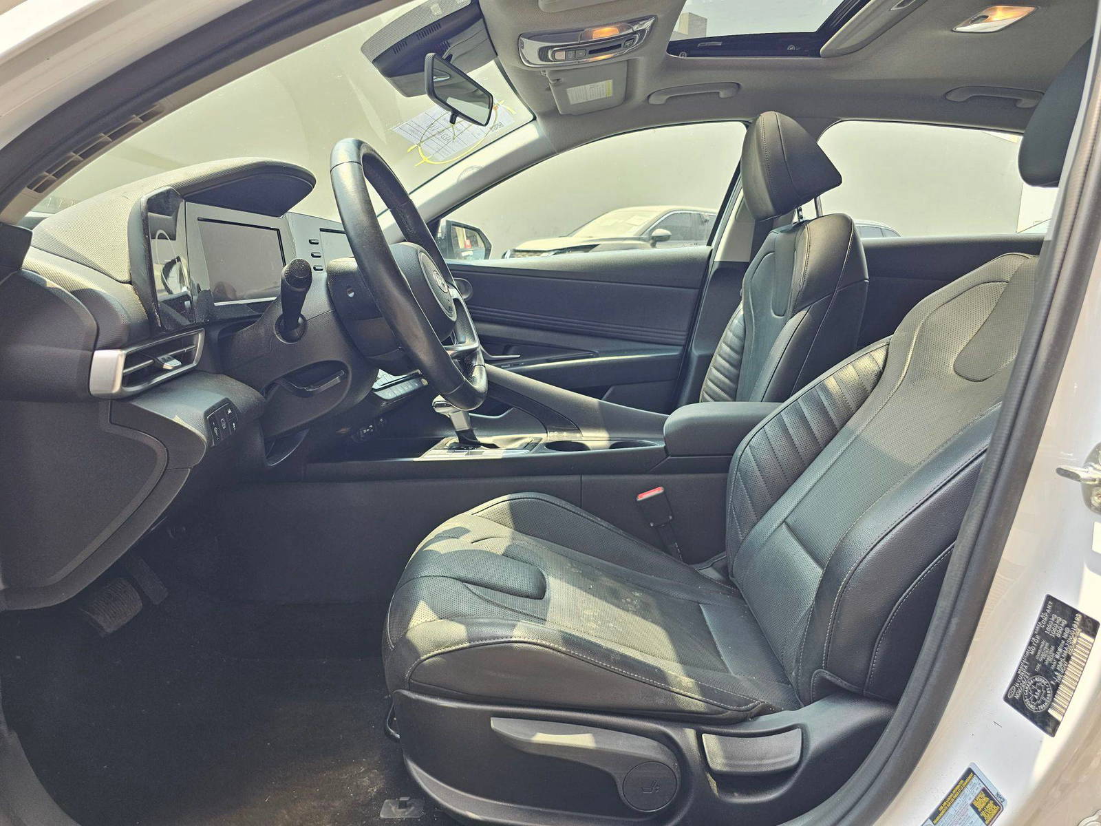 2022 HYUNDAI ELANTRA — 43735 KM — Lot 52700695 — Souq - Marhaba Auctions Used Cars - Image 9