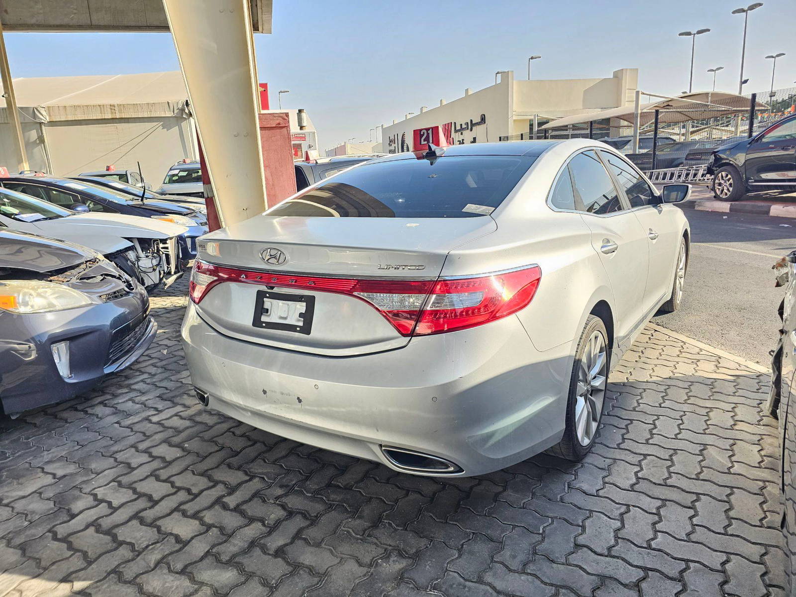 2014 HYUNDAI AZERA — 161526 KM — Lot EA396426 — Souq - Marhaba Auctions Used Cars - Image 5