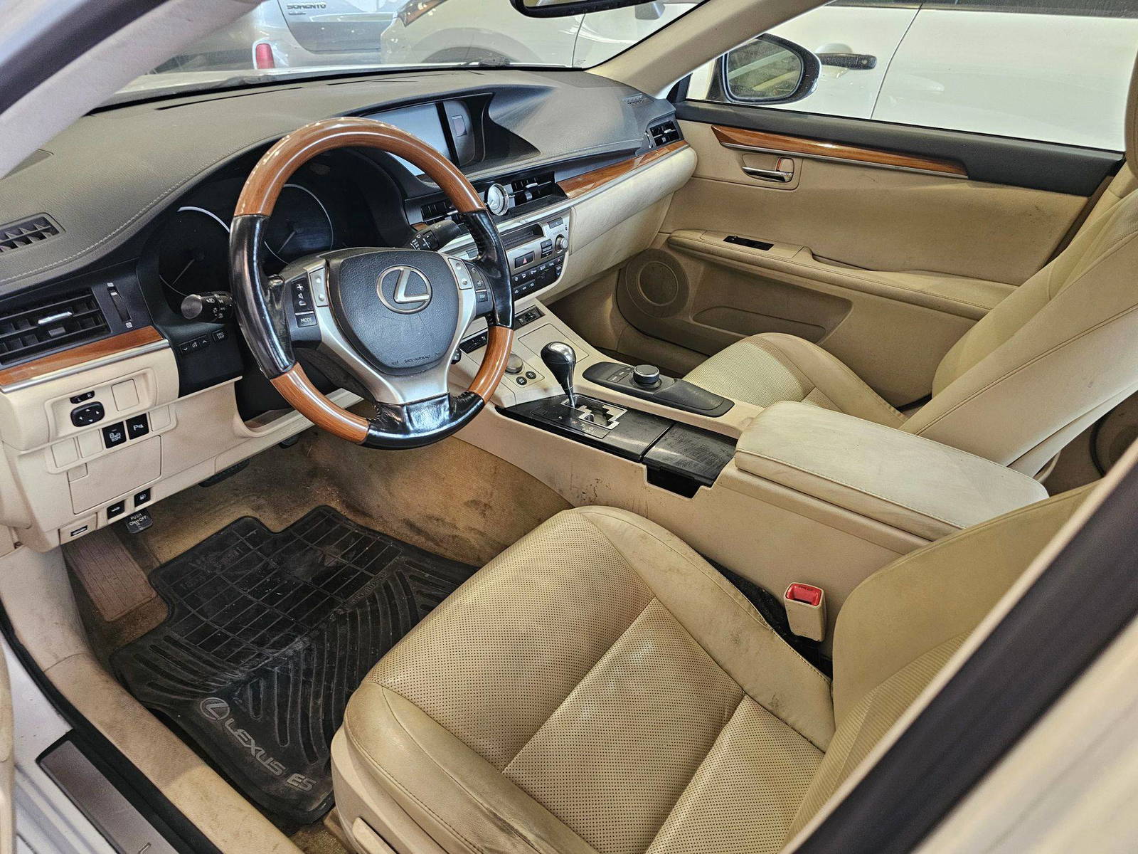 2015 LEXUS ES 300H — 206250 Miles — Lot 81677915 — Souq - Marhaba Auctions Used Cars - Image 8
