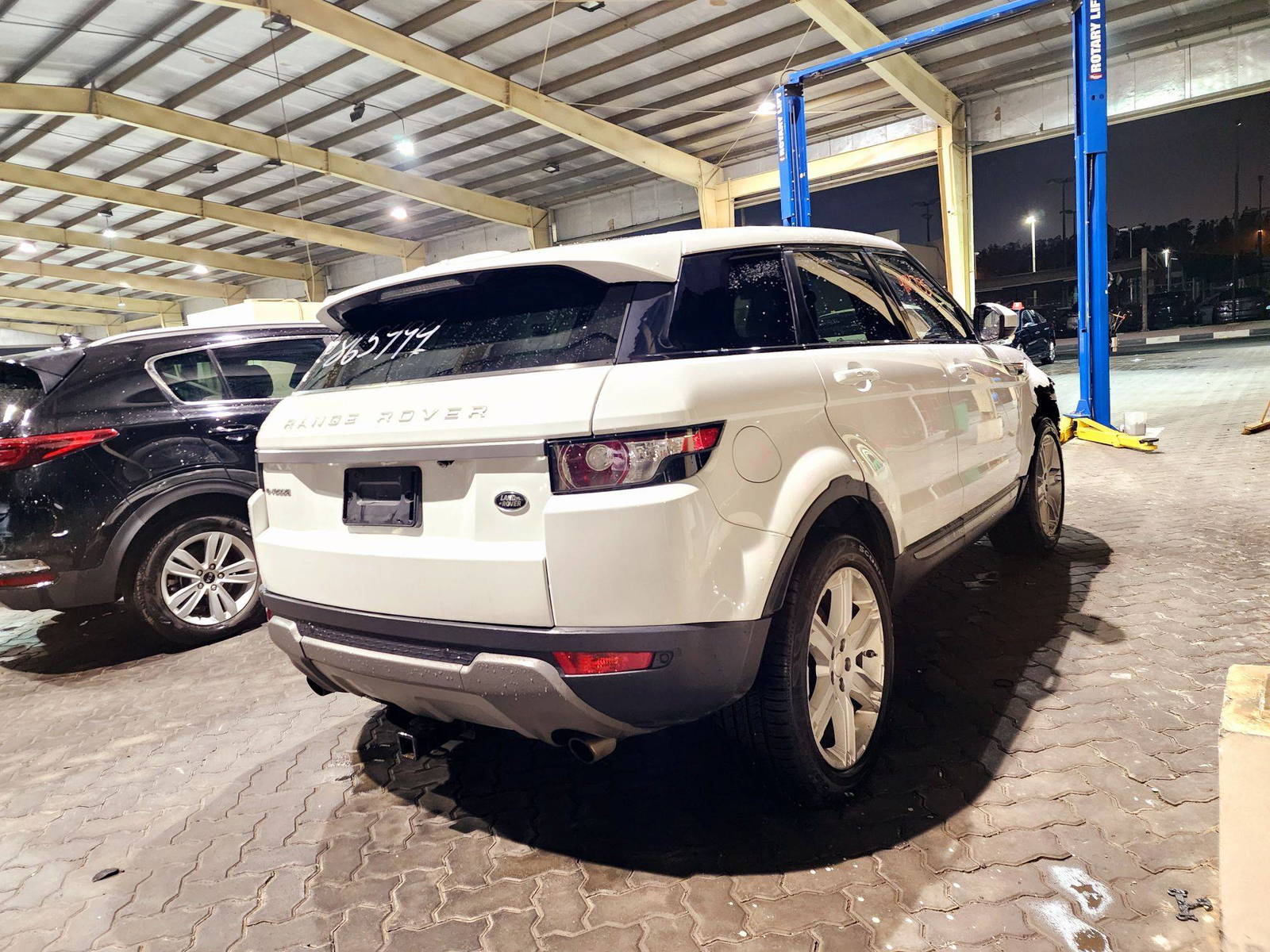 2014 LAND ROVER RANGE ROVER EVOQUE — 179513 Miles — Lot 41047135 — Souq - Marhaba Auctions Used Cars - Image 4