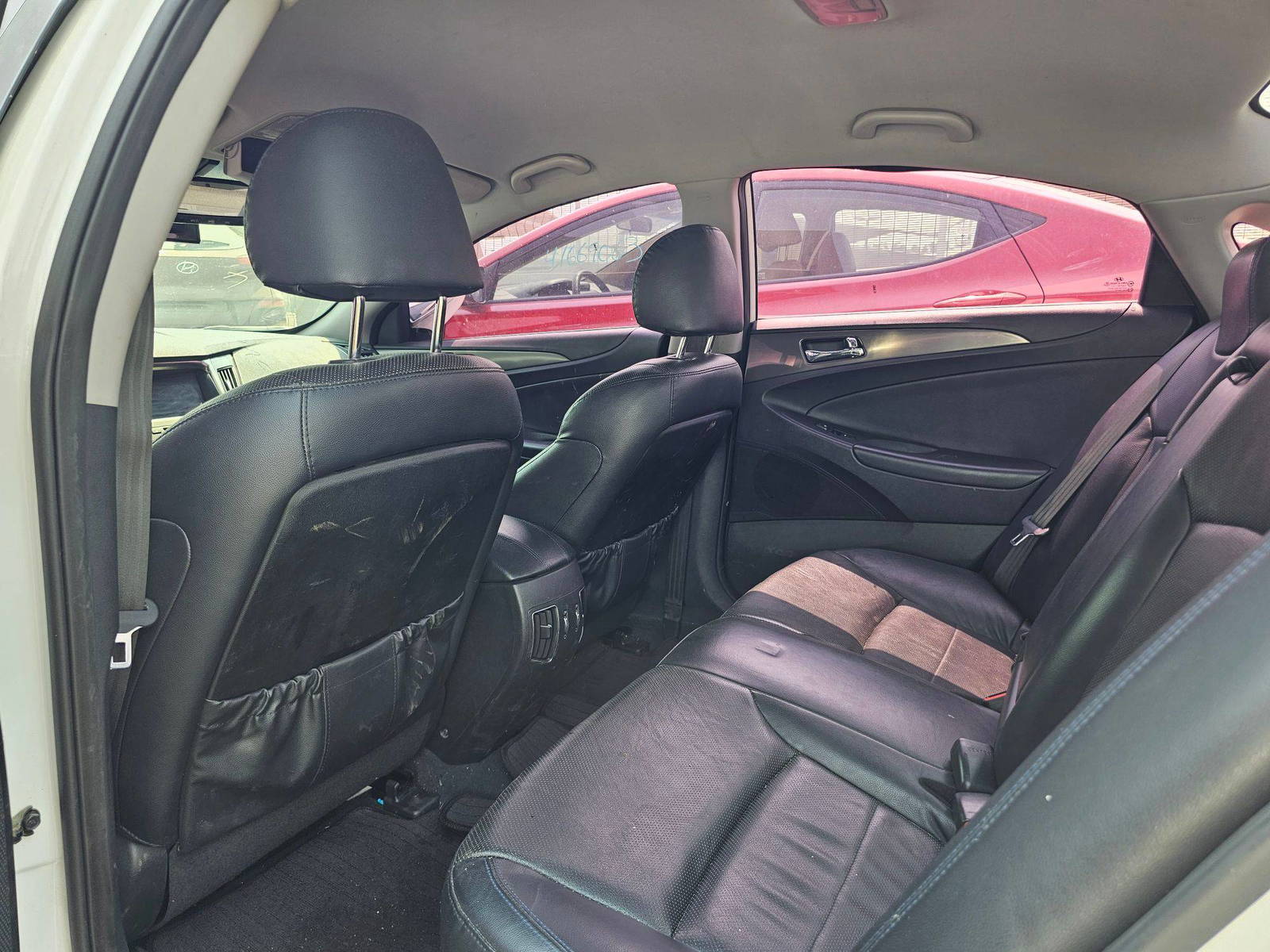 2014 HYUNDAI SONATA — 251610 KM — Lot 097753 — Souq - Marhaba Auctions Used Cars - Image 6