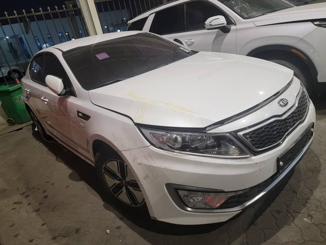 2013 KIA K5 — 206179 KM — Lot 029850 — Main - Marhaba Auctions Used Cars - Image 4