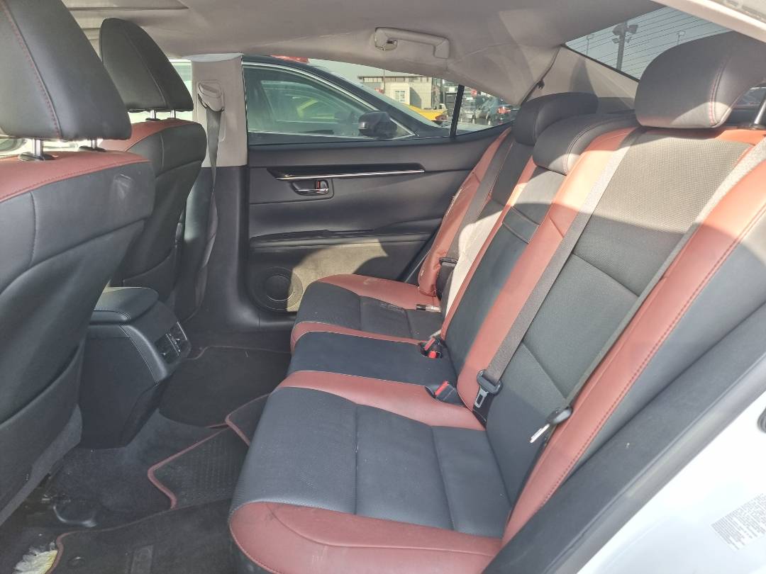 2015 LEXUS ES 350 — 132221 Miles — Lot 78278534 — Souq - Marhaba Auctions Used Cars - Image 6
