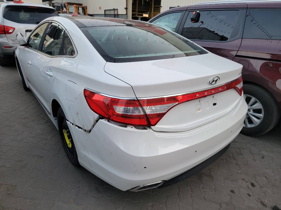 2015 HYUNDAI AZERA — 87350 Miles — Lot 483190 — Main - Marhaba Auctions Used Cars - Image 4