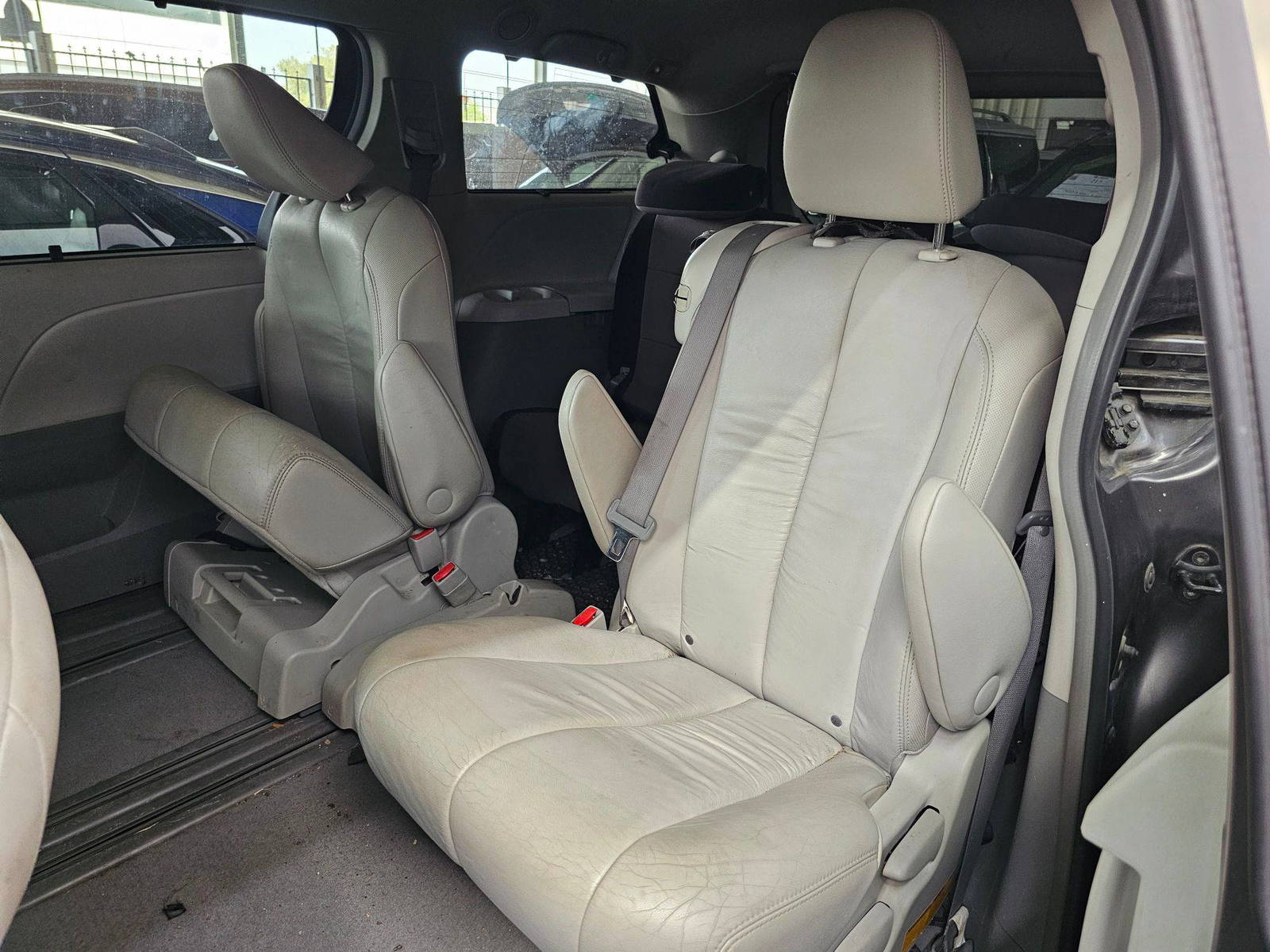 TOYOTA SIENNA 2011 - Marhaba Auction Used Cars - Image 9