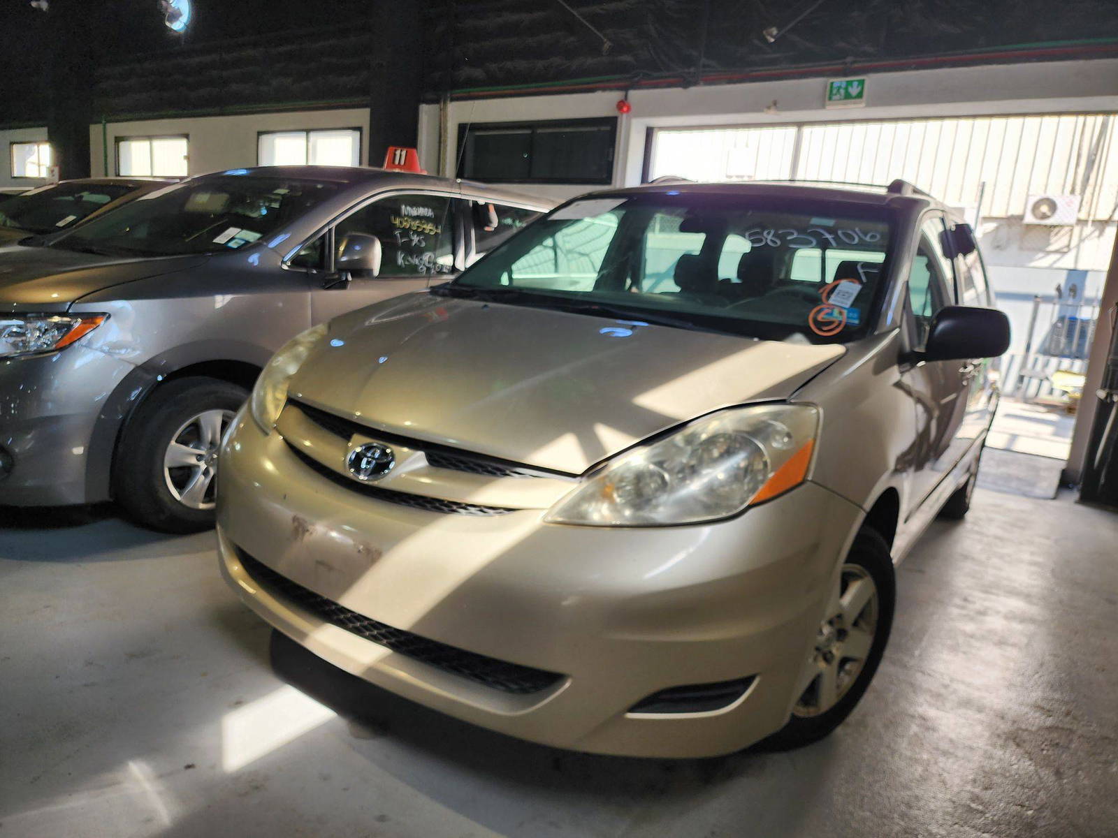 2006 TOYOTA SIENNA — 189862 Miles — Lot 83706 — Al Quoz - Marhaba Auctions Used Cars - Image 5
