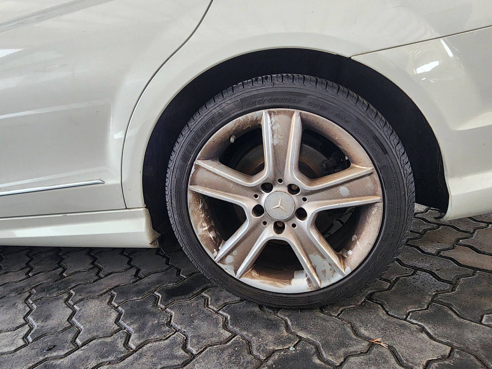 2010 MERCEDES BENZ C300 — 167024 Miles — Lot 47634884 — Souq - Marhaba Auctions Used Cars - Image 11