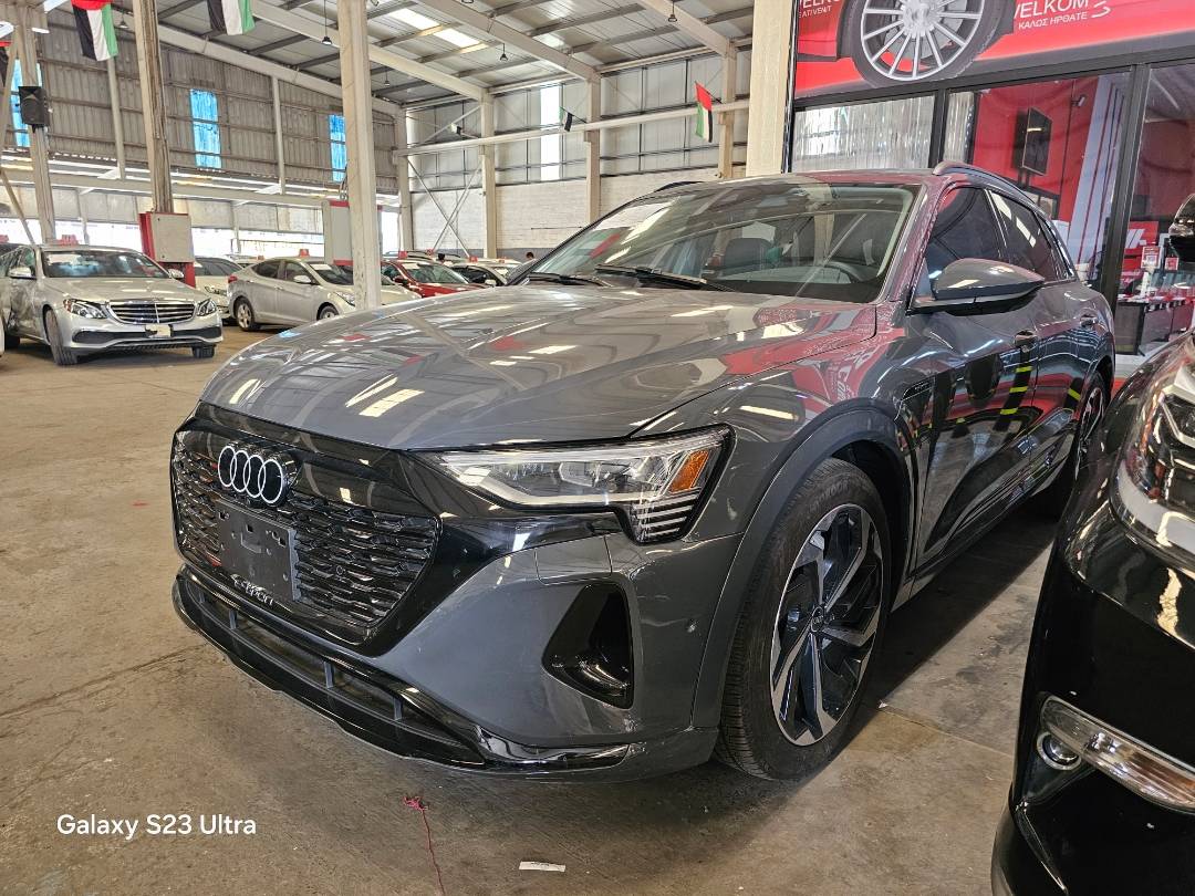 2024 AUDI Q8 — 3690 Miles — Lot 4RB053581 — Main - Marhaba Auctions Used Cars - Image 3