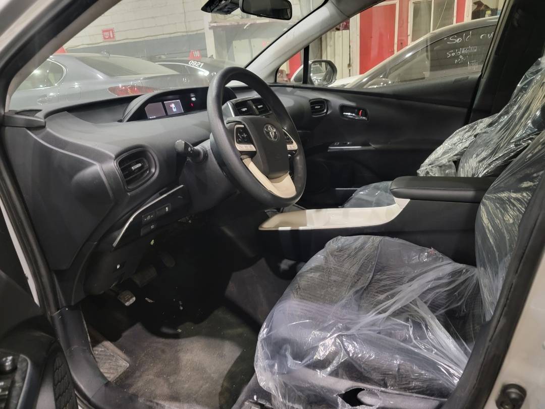 2017 TOYOTA PRIUS — 251542 KM — Lot 2H3027969 — Main - Marhaba Auctions Used Cars - Image 8