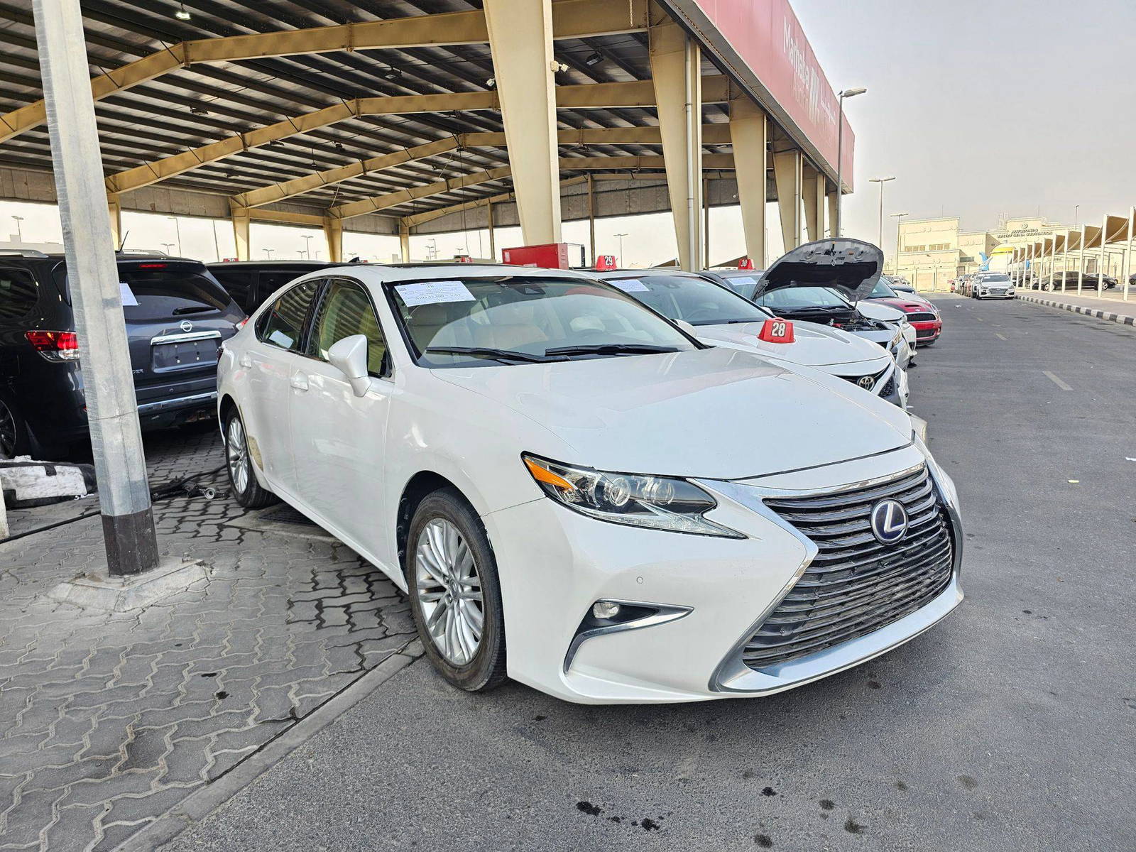 2017 LEXUS ES 350 — 200406 KM — Lot GG3H2253923 — Souq - Marhaba Auctions Used Cars - Image 3