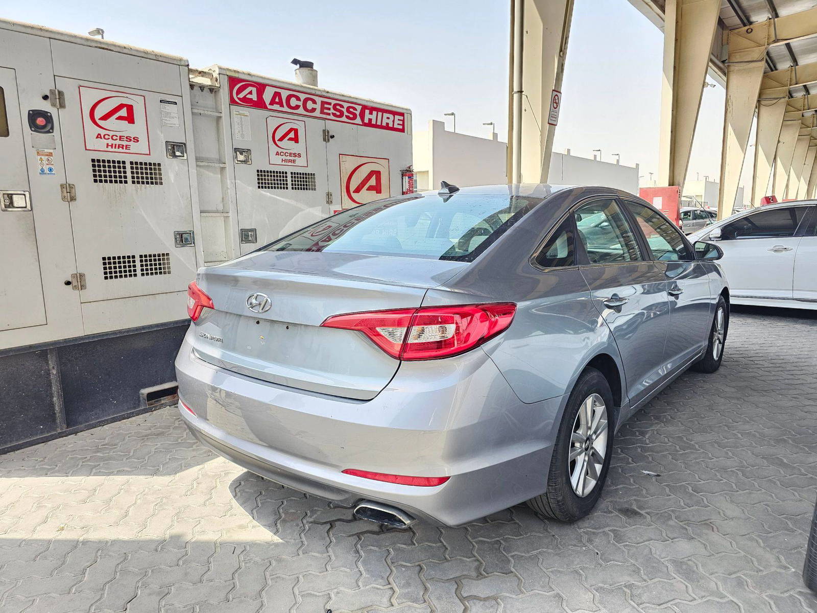 2015 HYUNDAI SONATA — 113050 Miles — Lot 0FH021579 — Souq - Marhaba Auctions Used Cars - Image 5