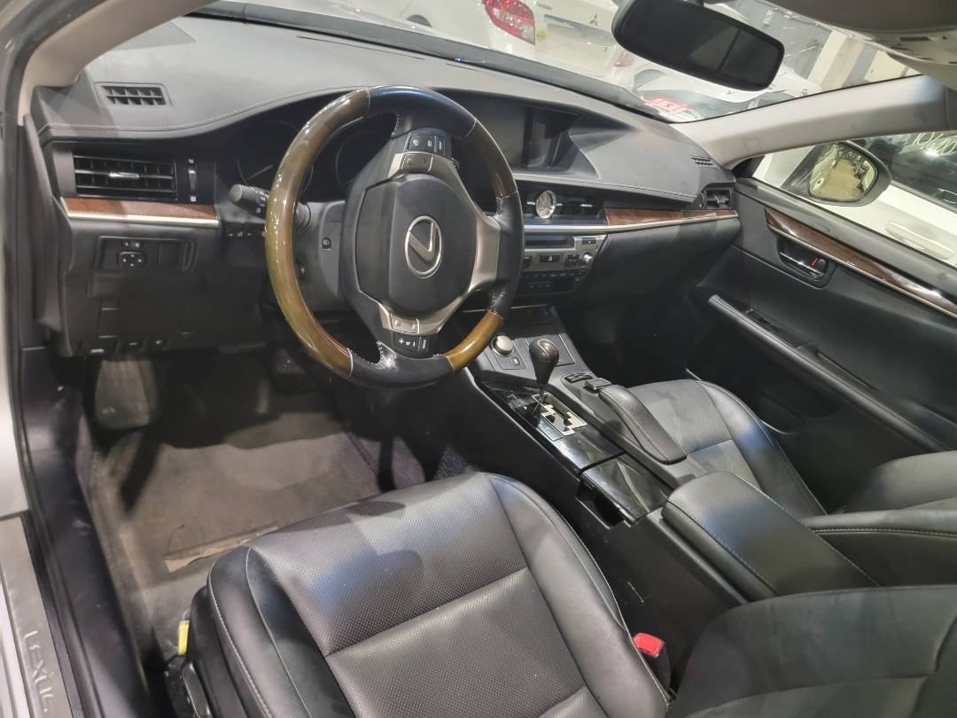 2015 LEXUS ES 350 — 64892 Miles — Lot 2195968 - Marhaba Auctions Used Cars - Image 4