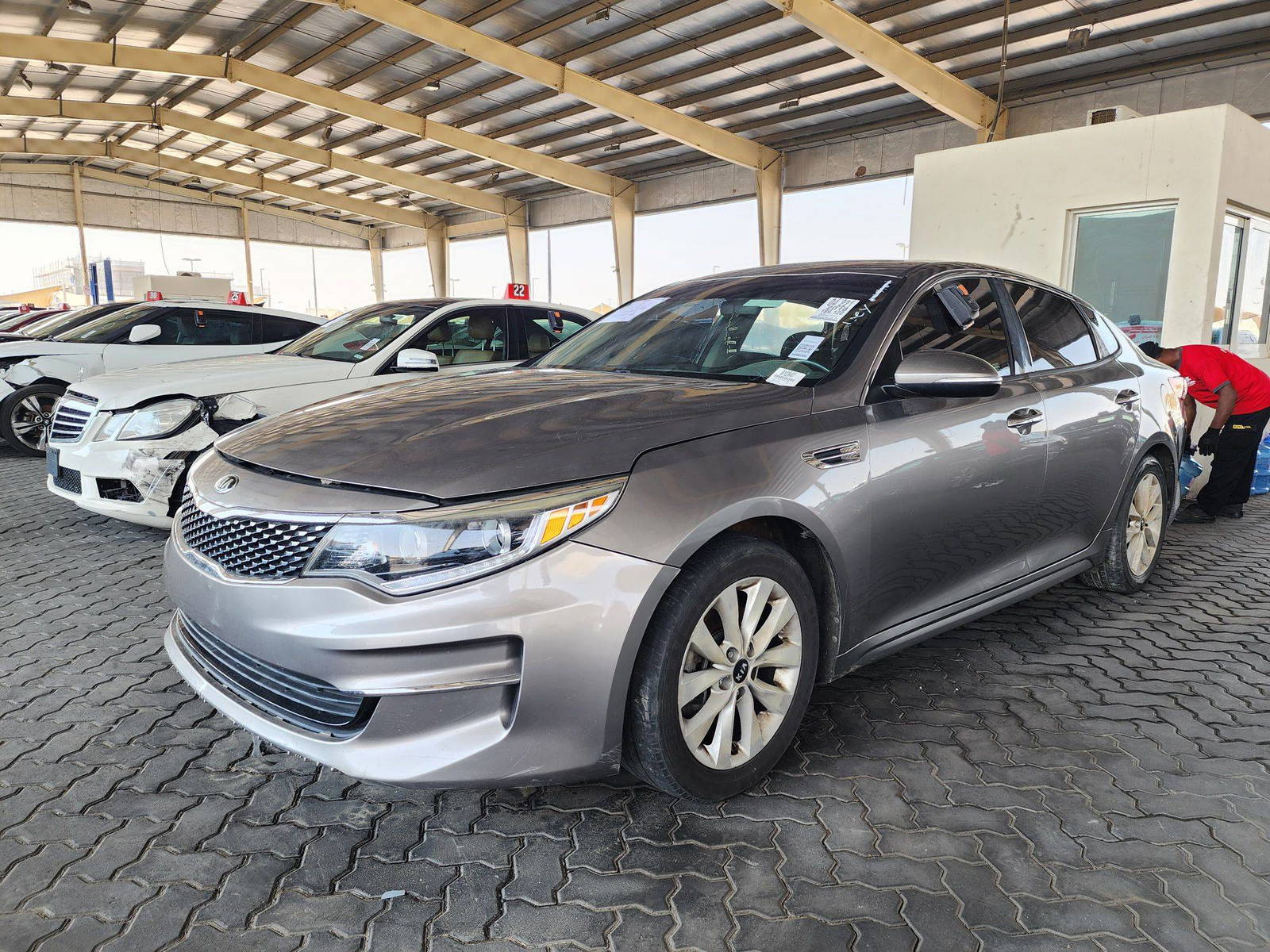 2016 KIA OPTIMA — 189120 Miles — Lot 812947 — Souq - Marhaba Auctions Used Cars - Image 5