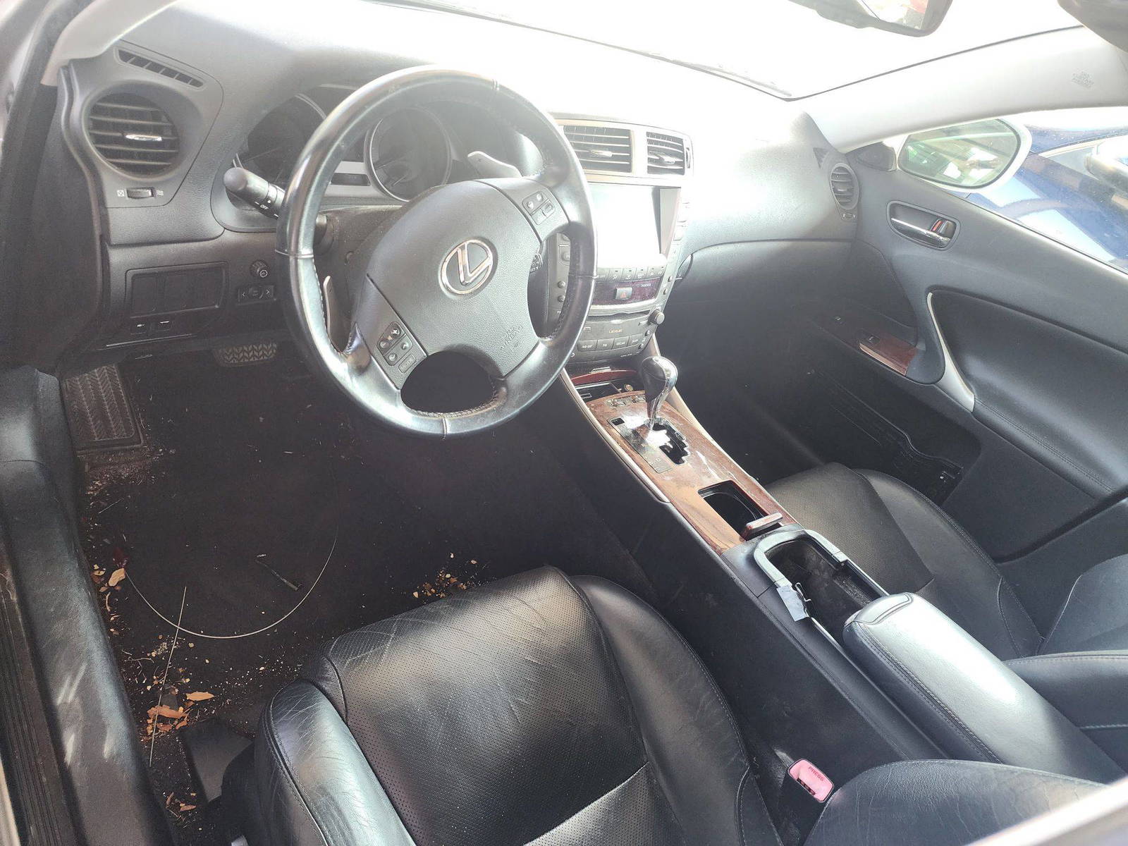 2007 LEXUS IS 250 — 320113 Miles — Lot 37623457 - Marhaba Auctions Used Cars - Image 4