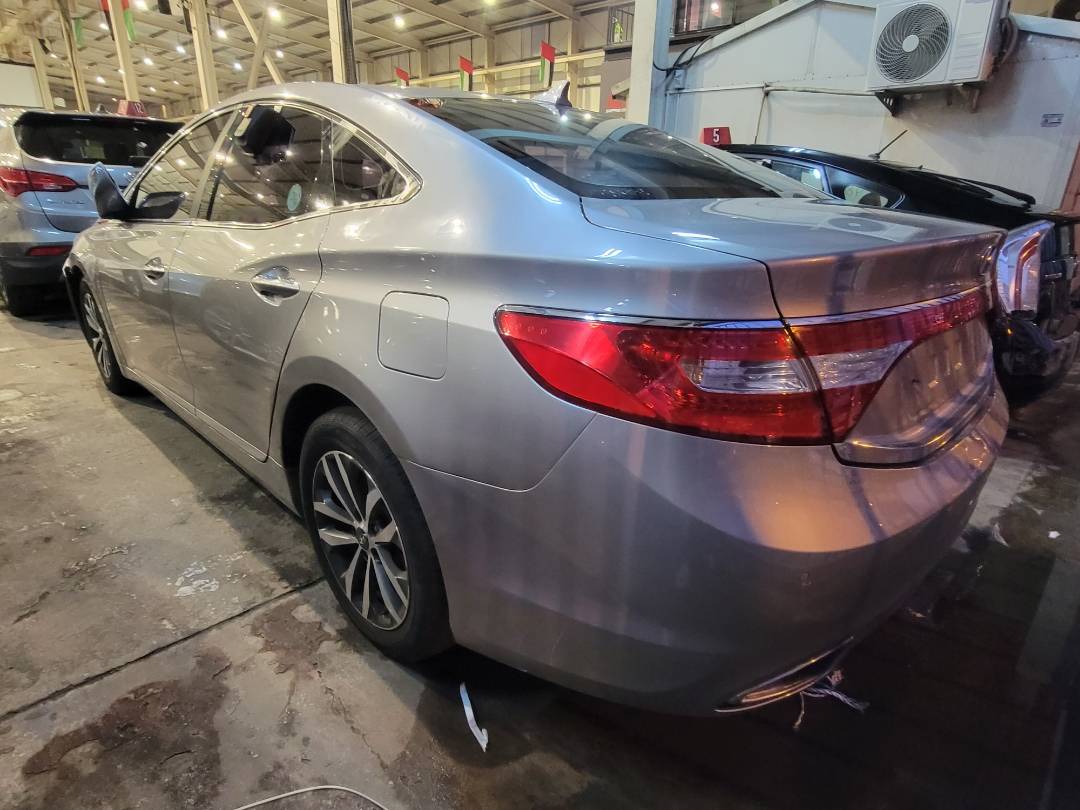 2011 HYUNDAI GRANDEUR — 277002 KM — Lot 015964 — Main - Marhaba Auctions Used Cars - Image 3