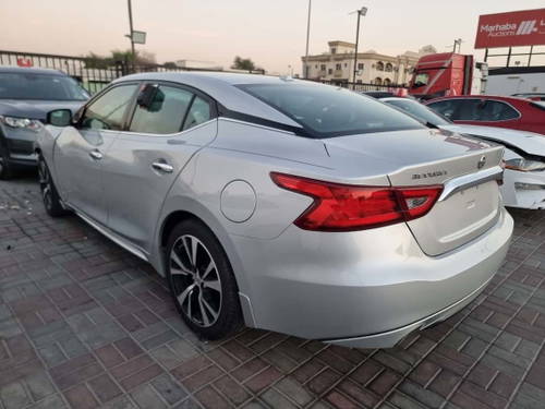 NISSAN MAXIMA