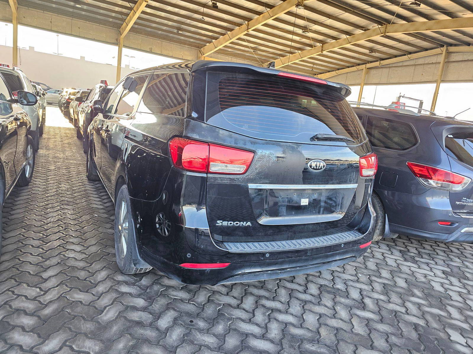 2015 KIA SEDONA — 182177 Miles — Lot 3F6025335 — Souq - Marhaba Auctions Used Cars - Image 3