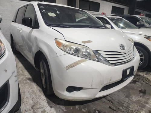 TOYOTA SIENNA