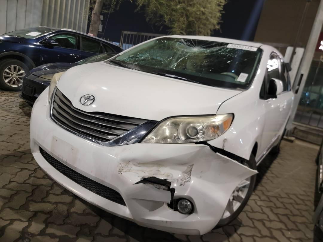 2013 TOYOTA SIENNA — 213723 Miles — Lot 2DS066134 — Souq - Marhaba Auctions Used Cars - Image 3