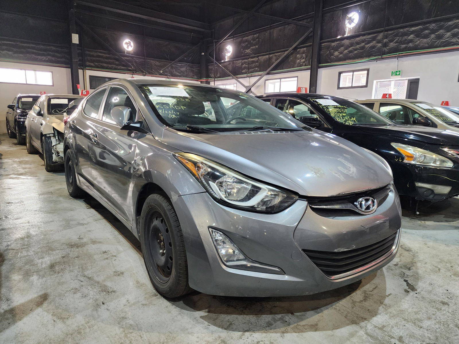 2016 HYUNDAI ELANTRA — 196351 KM — Lot 582338 — Al Quoz - Marhaba Auctions Used Cars - Image 4