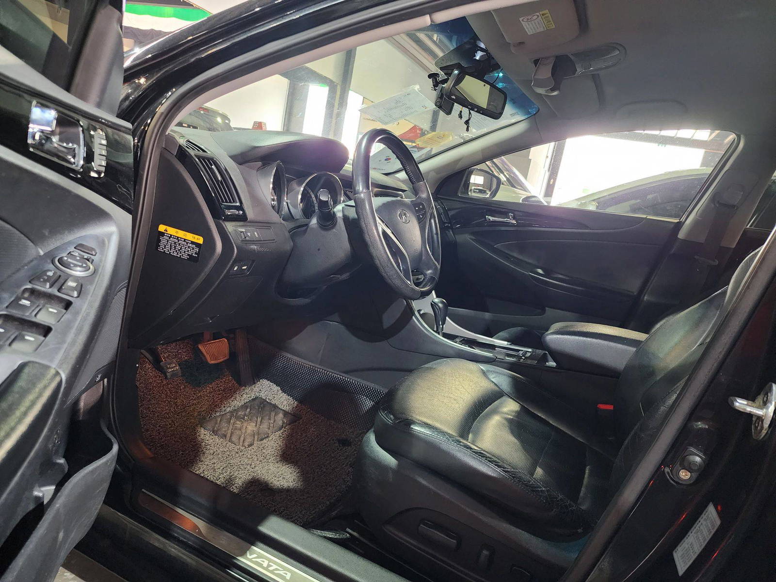 2010 HYUNDAI SONATA — 182946 KM — Lot 017374 — Al Quoz - Marhaba Auctions Used Cars - Image 10