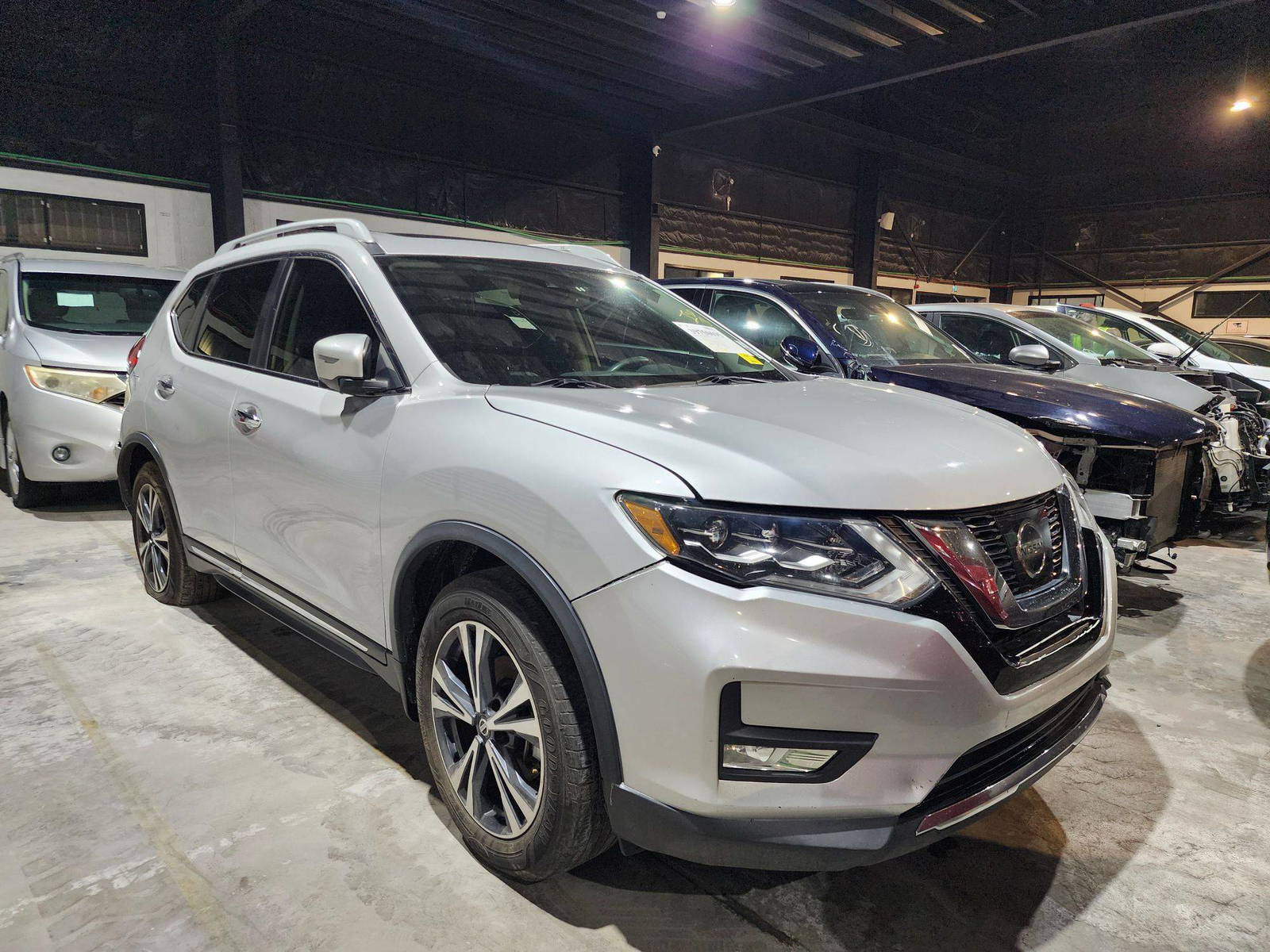 2017 NISSAN ROGUE — 162485 Miles — Lot 39750695 — Al Quoz - Marhaba Auctions Used Cars - Image 3