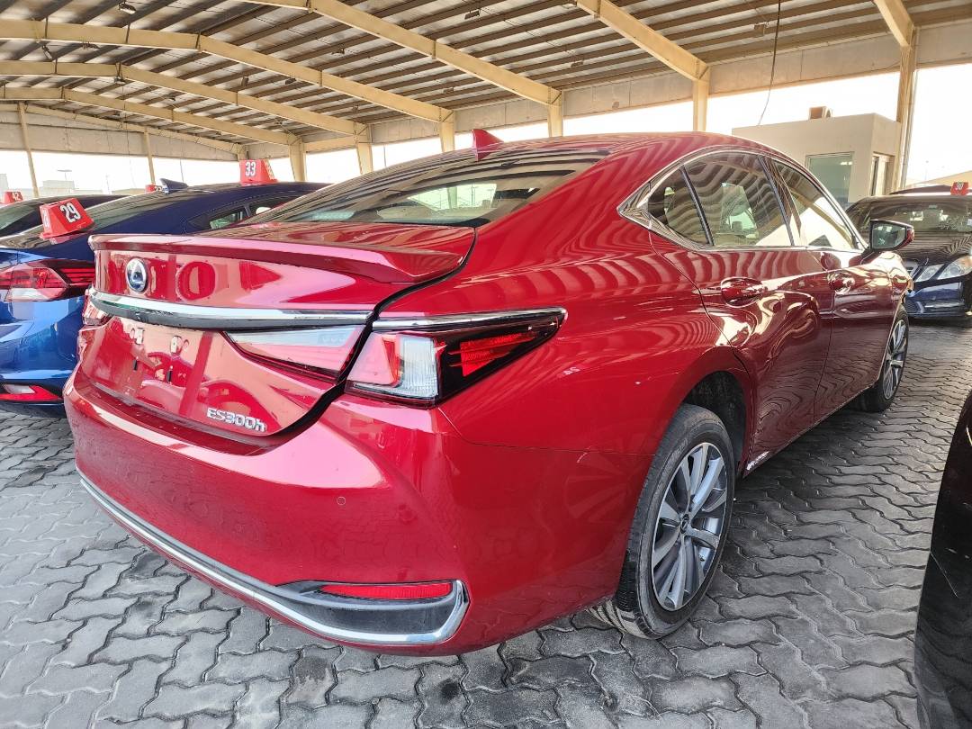 2021 LEXUS ES 300H — 20126 Miles — Lot 38838345 — Souq - Marhaba Auctions Used Cars - Image 5